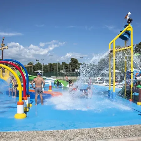 Tatil parkı Mobile Homes Bi Village - Adriatic Kampovi