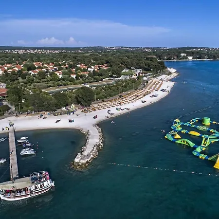 Tatil parkı Mobile Homes Bi Village - Adriatic Kampovi