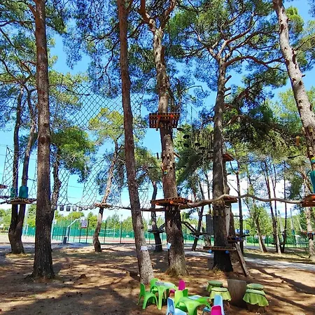 Tatil parkı Mobile Homes Bi Village - Adriatic Kampovi 4*